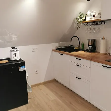 Apartment Under The Hill 3 *