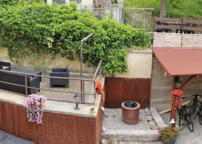 Under The Hill 3 Apartament *