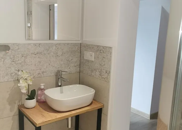 Under The Hill 3 * Mużaków