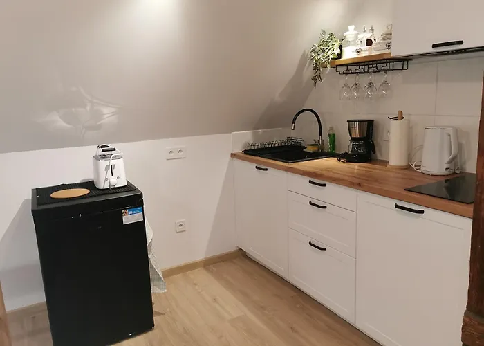 Apartament Under The Hill 3 *